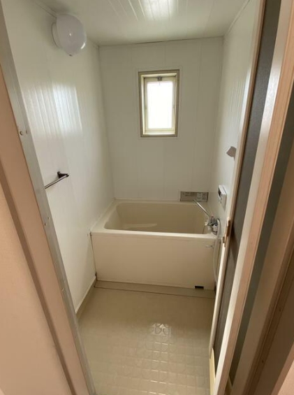 バス・シャワールーム　※別部屋参考写真☆小窓があるバスルーム☆