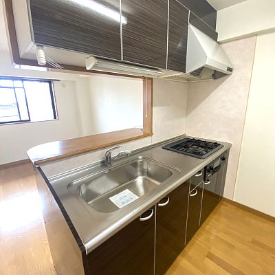 キッチン　※写真は別号室のものですので現状優先とさせていただきます