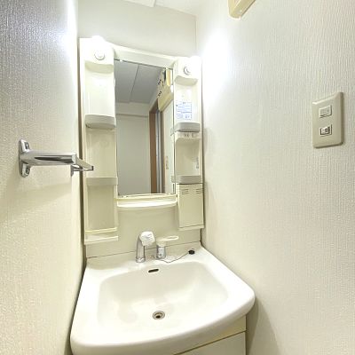 洗面設備　※写真は別号室のものですので現状優先とさせていただきます