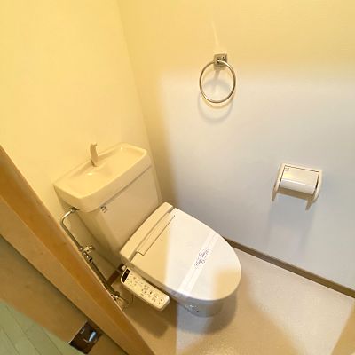 トイレ　※写真は別号室のものですので現状優先とさせていただきます