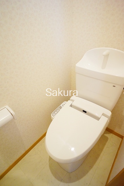 トイレ　嬉しい温水洗浄便座♪