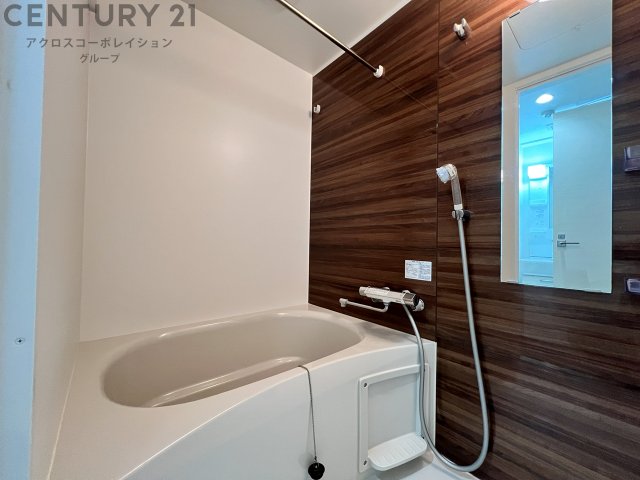 バス・シャワールーム　バストイレセパレートのシンプルな浴室です♪