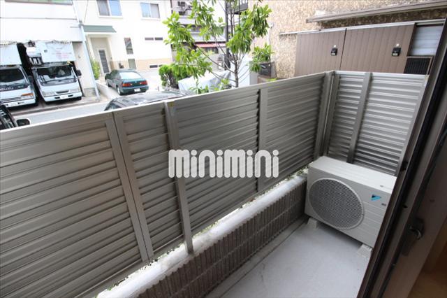 バルコニー　シャッツターついています