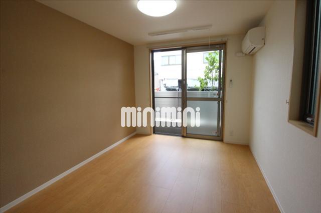 居室・リビング　日当り良好、南ベランダです