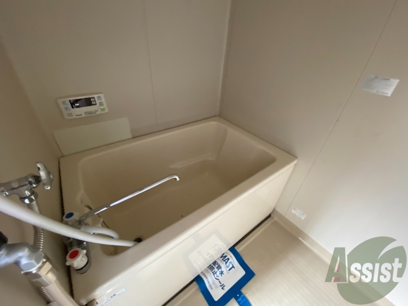 バス・シャワールーム　バスルームは追い焚き機能付き。疲れを癒しましょう。