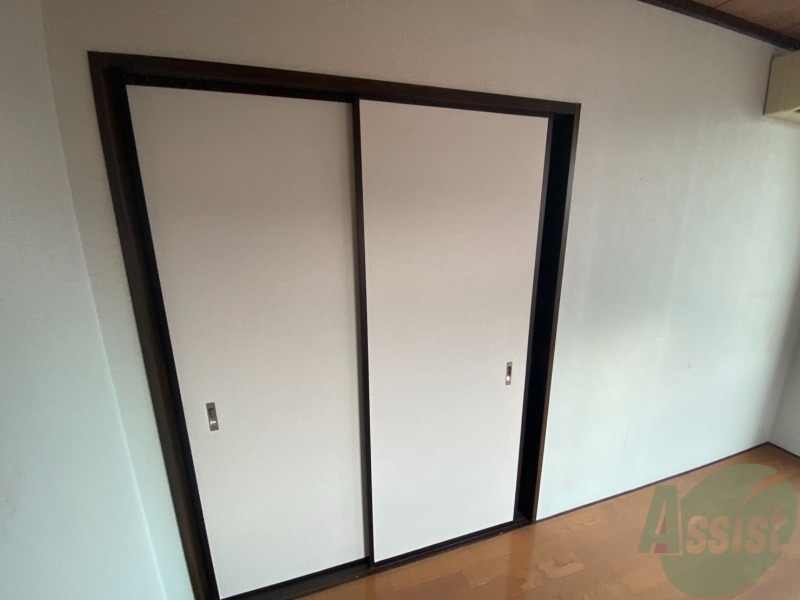 収納　収納はこちらのクローゼットをお使いください。