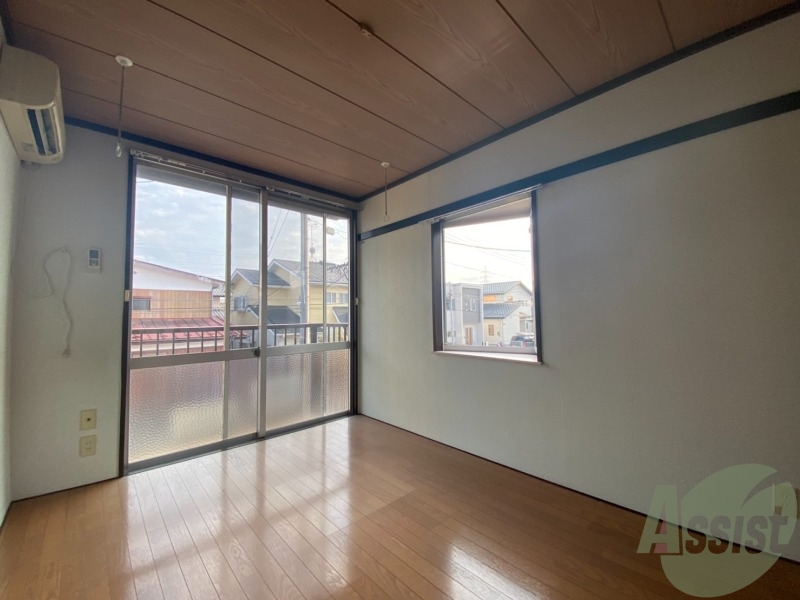 居室・リビング　こちら生活のメインとなる洋室になります。