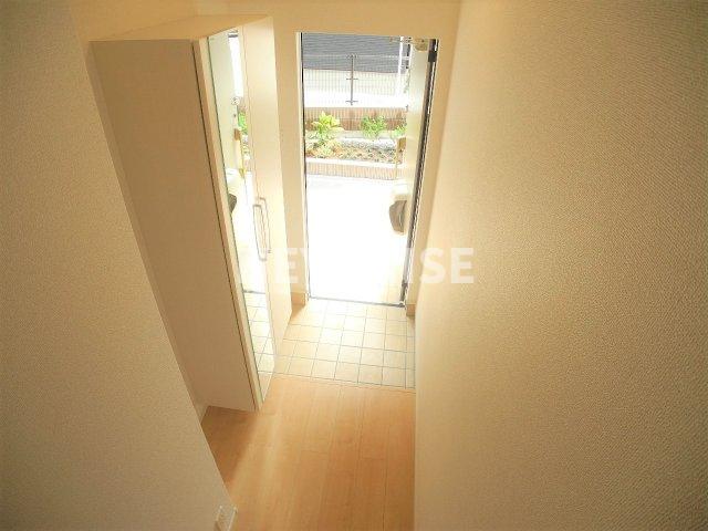 玄関　※室内画像は類似物件のもの