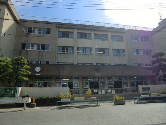 小学校　大瀬小学校（小学校）まで900m