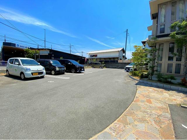 駐車場　駐車場