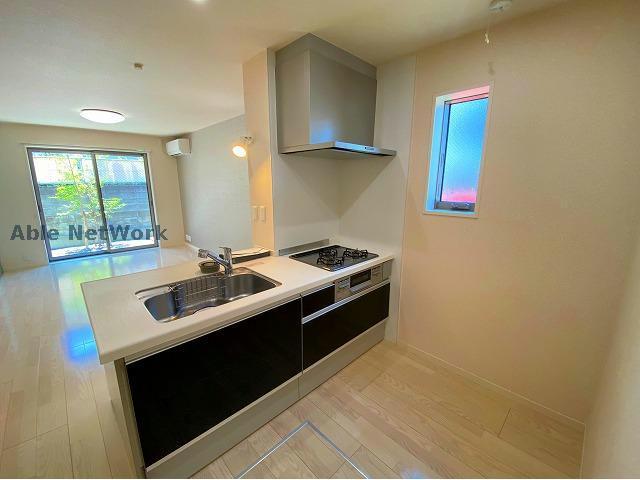 キッチン　同物件１階のお部屋です。