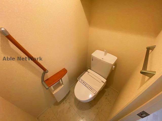 トイレ　同物件１階のお部屋です。
