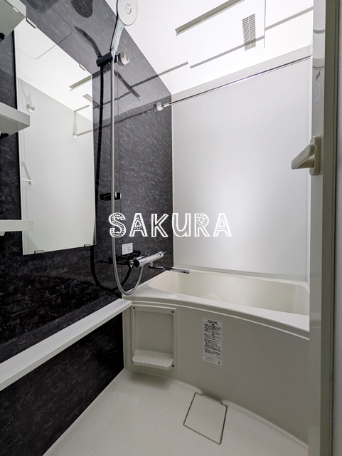 バス・シャワールーム　雨の日でも安心の浴室乾燥機付きです♪