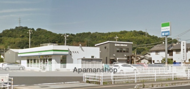 コンビニ　ファミリーマート（コンビニ）まで334m