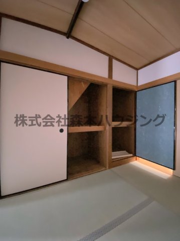 収納　便利な階段下収納です