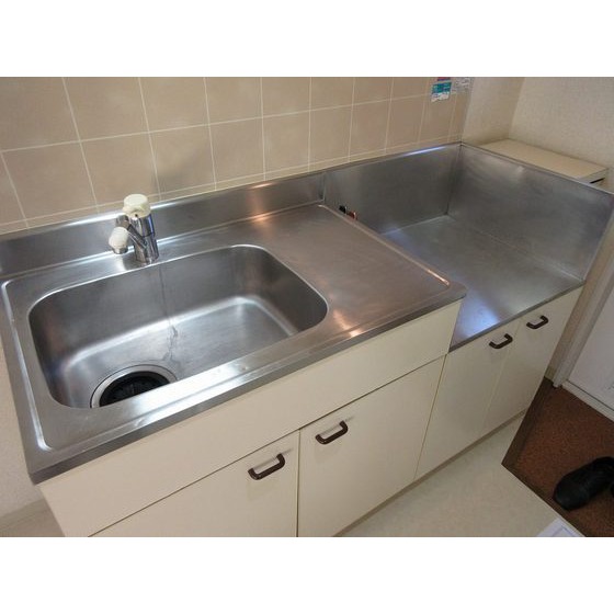 キッチン　同じ階の別のお部屋です