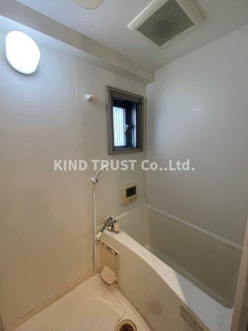 バス・シャワールーム　落ち着いた空間のお風呂です