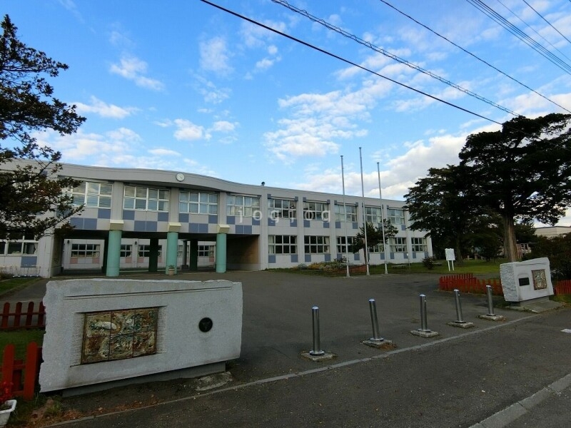 その他　恵庭市立恵み野旭小学校（その他）まで453m