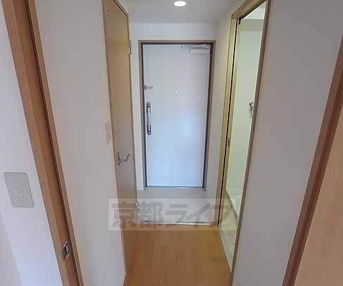 玄関　オートセンサーライトであなたの帰りを感知・