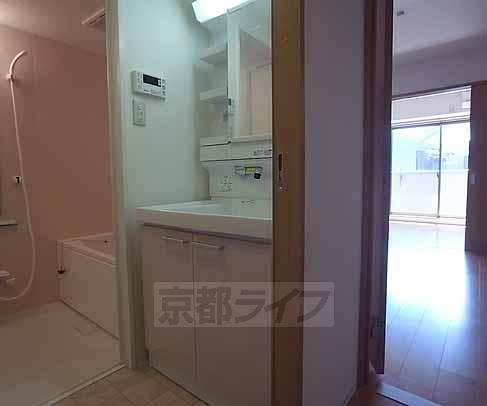 洗面設備　お洒落なシャンプードレッサー・