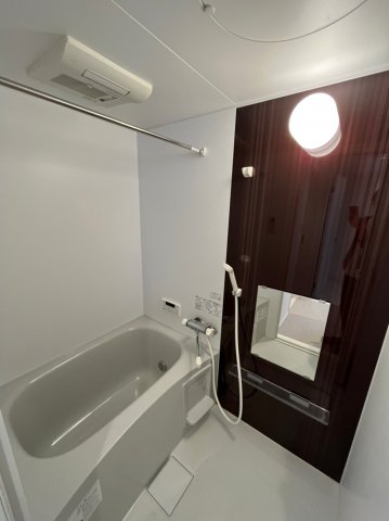 バス・シャワールーム　浴室乾燥機がありますので梅雨時期も安心※201号室の写真にな