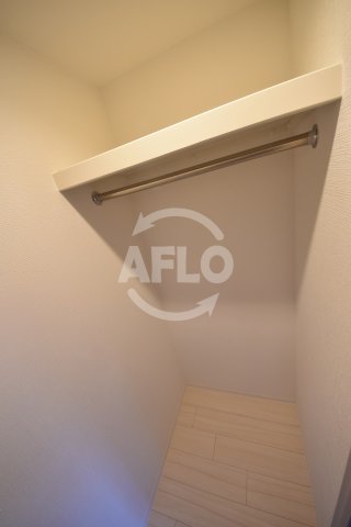 収納　エスリード九条スタシオン　ウォークインクローゼット