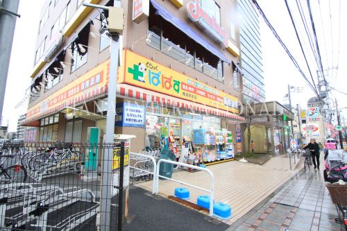 ドラックストア　どらっぐぱぱす 梅島駅前店（ドラッグストア）まで650m
