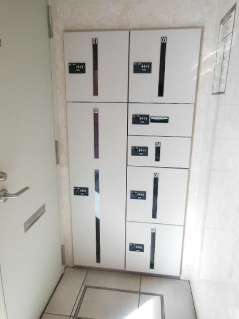 エントランス　♪通販生活に欠かせない宅配ＢＯＸ♪