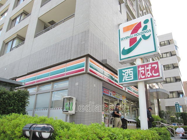 コンビニ　セブン‐イレブン 川崎鷺沼駅前店（コンビニ）まで551m