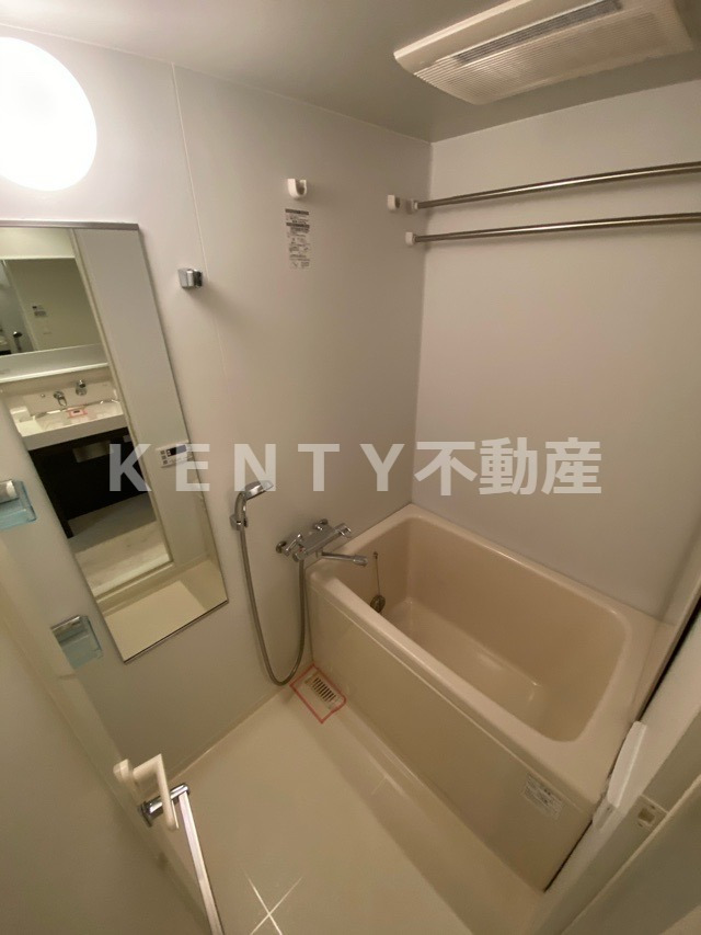 バス・シャワールーム　落ち着いた空間のお風呂です