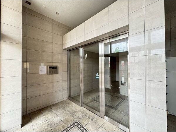 エントランス　名古屋で一番初期費用の安い賃貸専門の不動産会社です(^^)