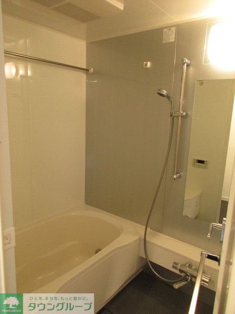 バス・シャワールーム　Bタイプ2017年4月撮影 同タイプ1102号室の写真です。