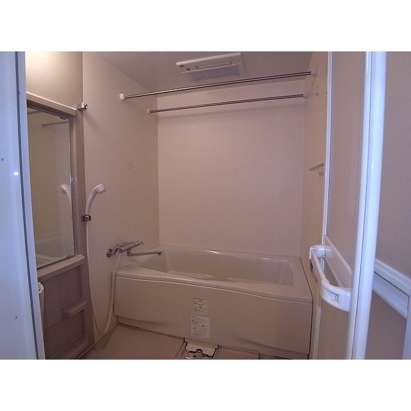 バス・シャワールーム　※写真は同じマンションの違う部屋のものになります。