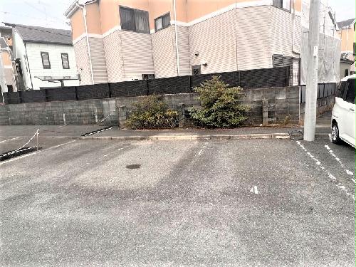駐車場　駐車場は別料金となります。