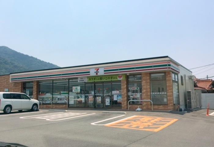 コンビニ　セブンイレブン山口朝田店（コンビニ）まで210m