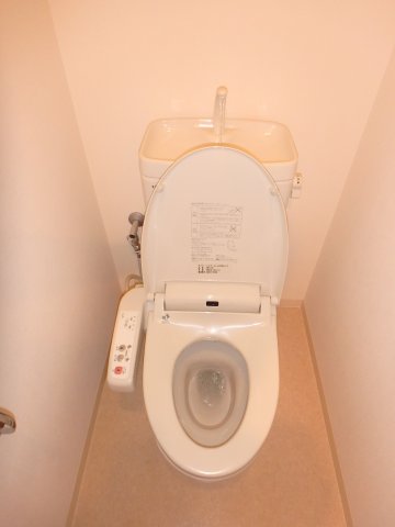 トイレ　温水洗浄便座です☆