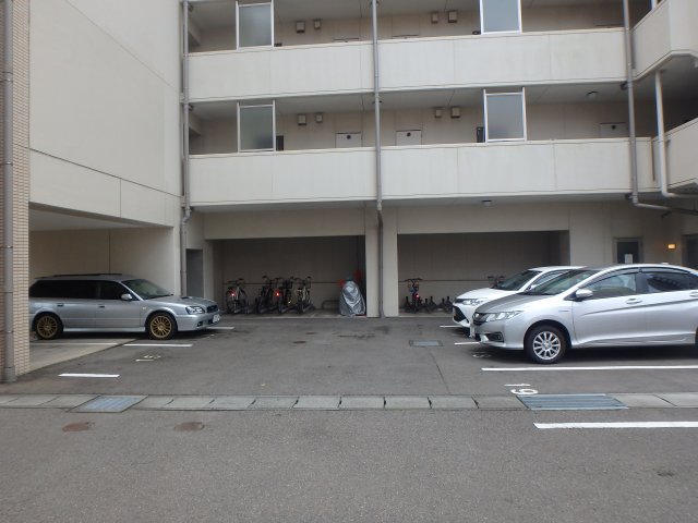駐車場　敷地内駐車場です！空き区画等の詳細はお問合せください。