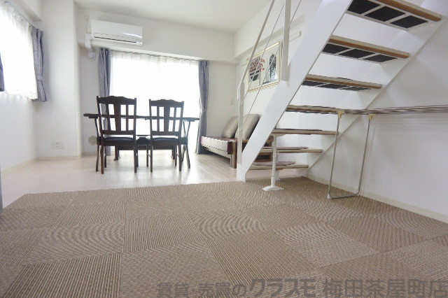 居室・リビング　室内