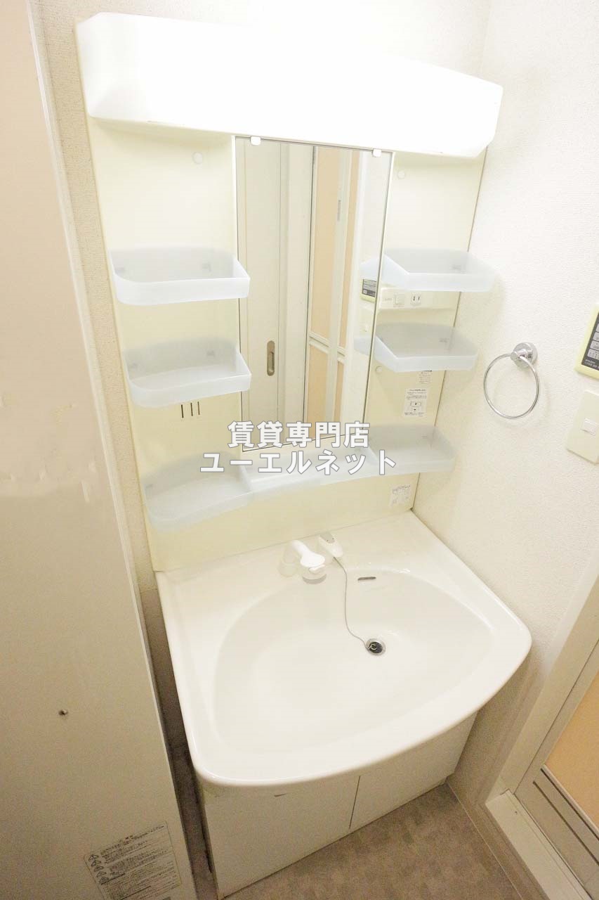 洗面設備　清潔感ある独立洗面台で毎日気持ちよく♪