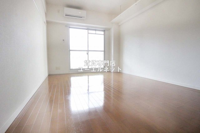 居室・リビング　ゆったりとくつろげる、落ち着きのある居室空間です