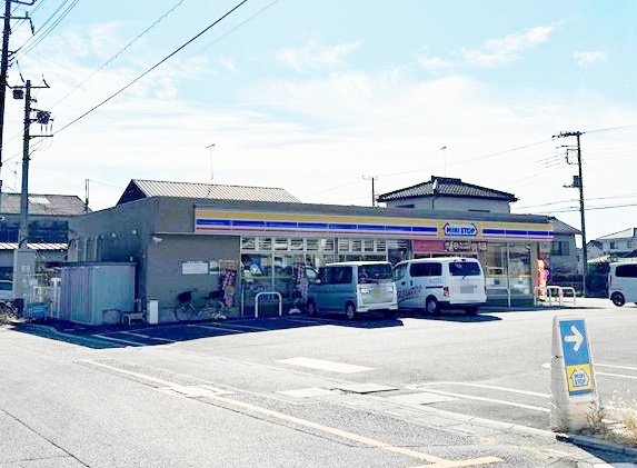 コンビニ　ミニストップ伊奈本町店（コンビニ）まで2798m