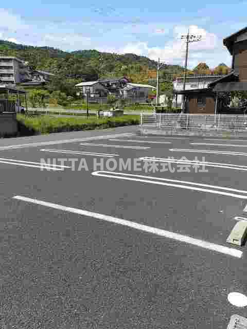 駐車場　敷地内に駐車場も完備(^^♪