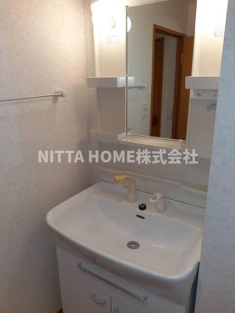 洗面設備　シャワー付きの洗面化粧台もありますよ☆