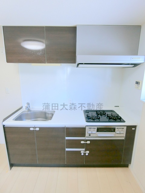 キッチン　グリル付き３口ガスコンロのシステムキッチン