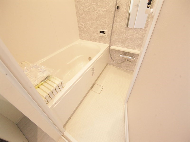 バス・シャワールーム　浴室暖房乾燥機付　追い焚き・オートバス機能付お風呂