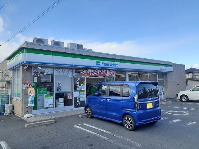 コンビニ　ファミリーマート（コンビニ）まで500m