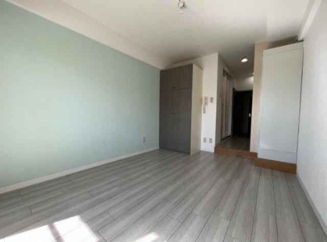 居室・リビング　（別部屋参考写真）