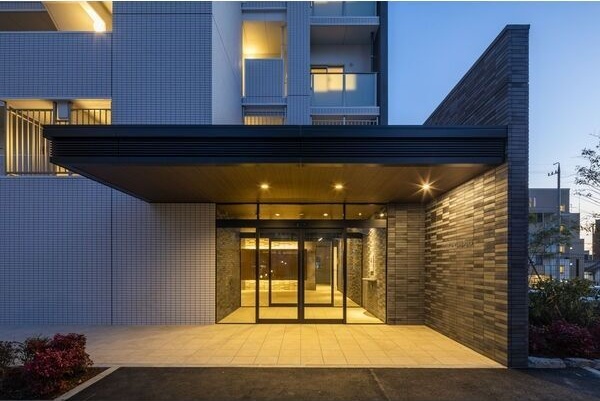 エントランス　初期費用分割可★ご希望の場所まで無料送迎サービス付♪
