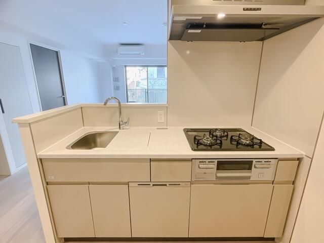 キッチン　※同建物内・別タイプの参考写真です。