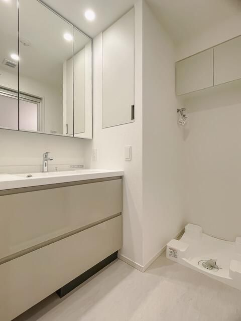 洗面設備　※同建物内・別タイプの参考写真です。